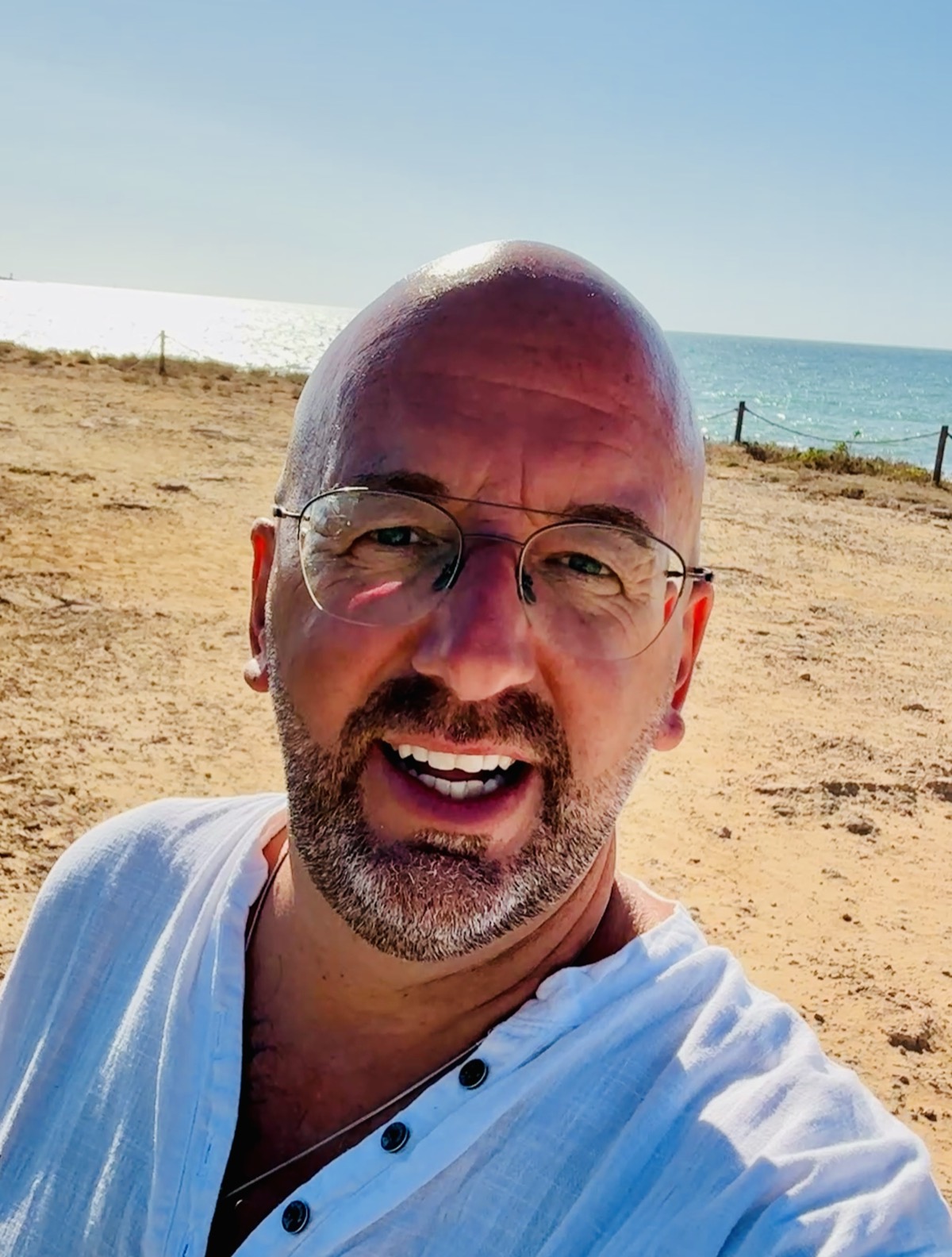Mike Schweder am Meer auf Mallorca